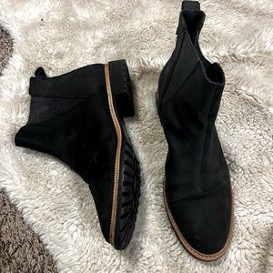 Tom's Boots: Women's Size 9 Dakota Boot